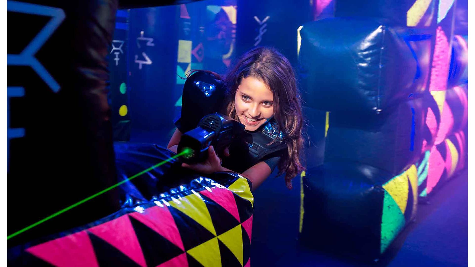 laser-tag-girl-aiming-laser-playing