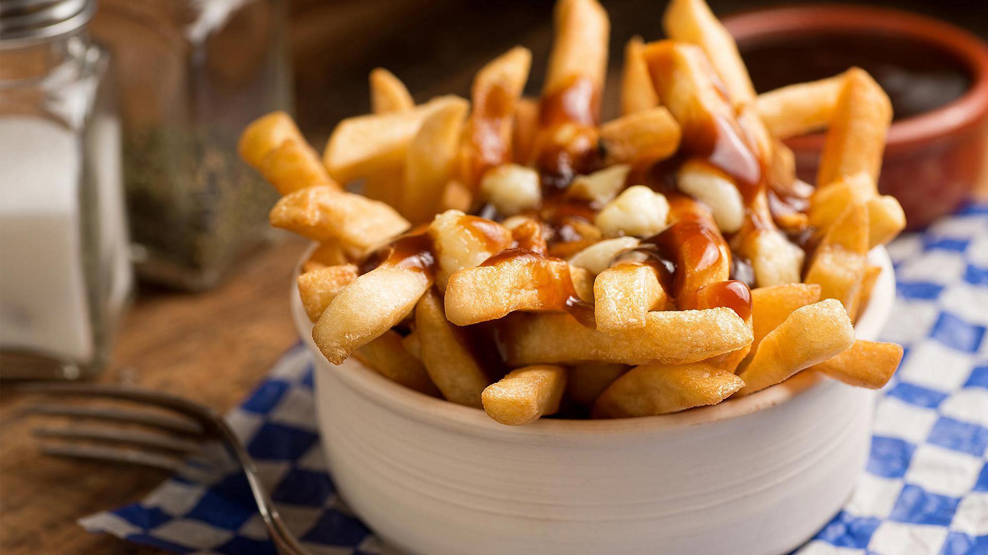 canada-typical-poutine