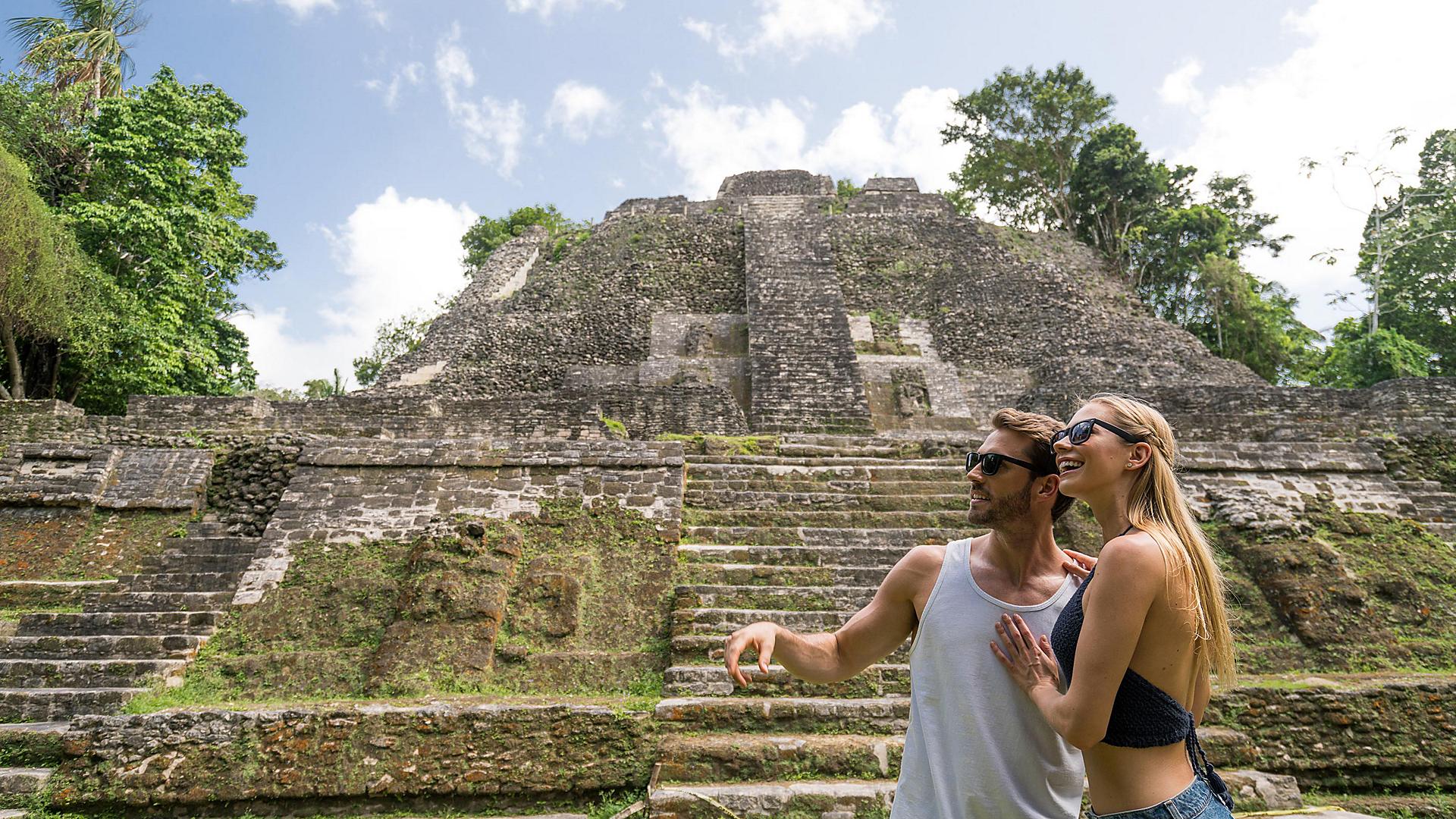 couple-with-mayan-ruins-background