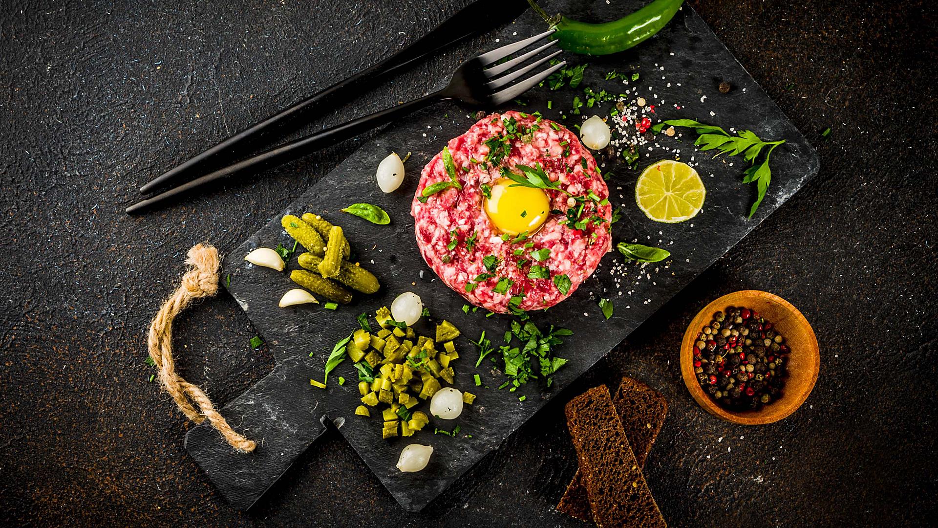 french-cuisine-raw-beef-tartare