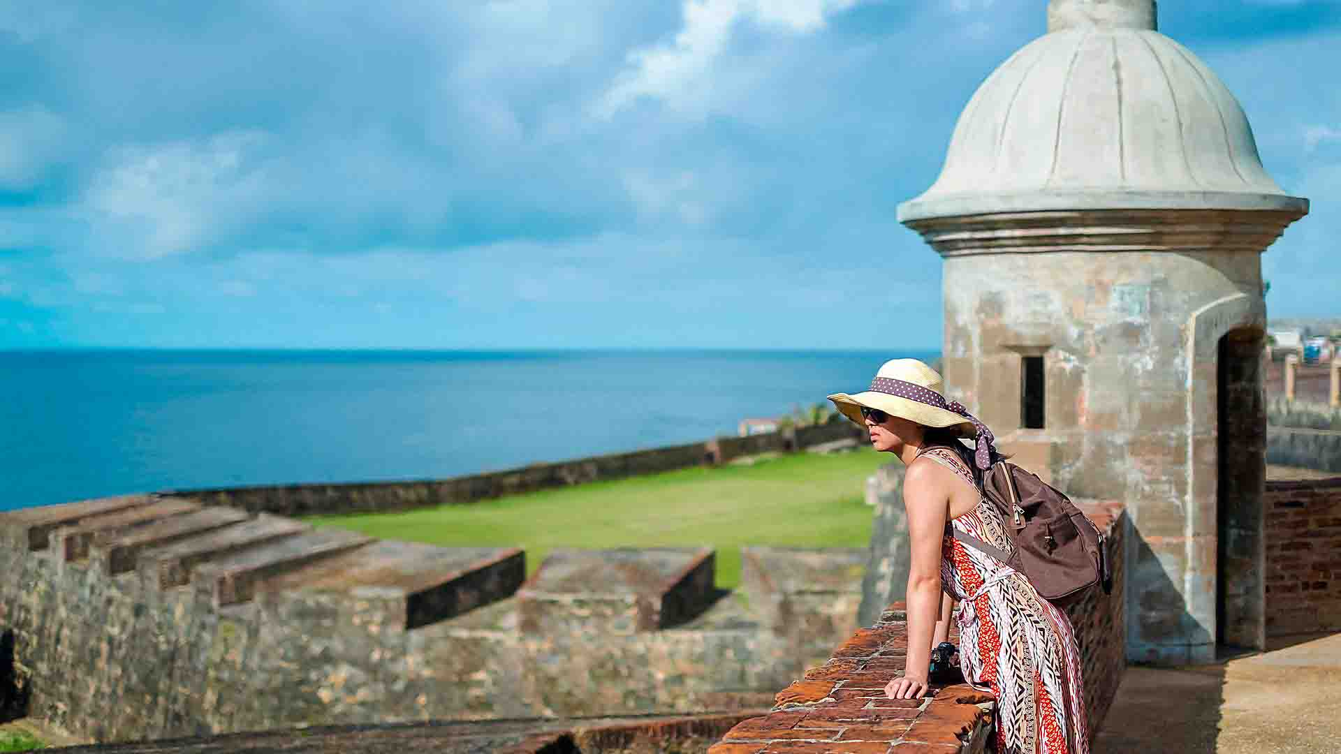 san-juan-puerto-rico-woman-enjoying-view-el-morro-fort